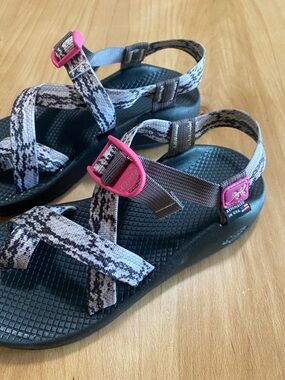 Chaco Z Women's Sandals in Black, White & Pink Snakeskin print LIKE NEW